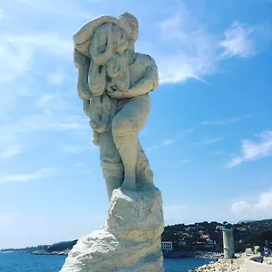 https://appt-60m2-hyper-centre-cassis-parking-possible.fr-provencehotel.com